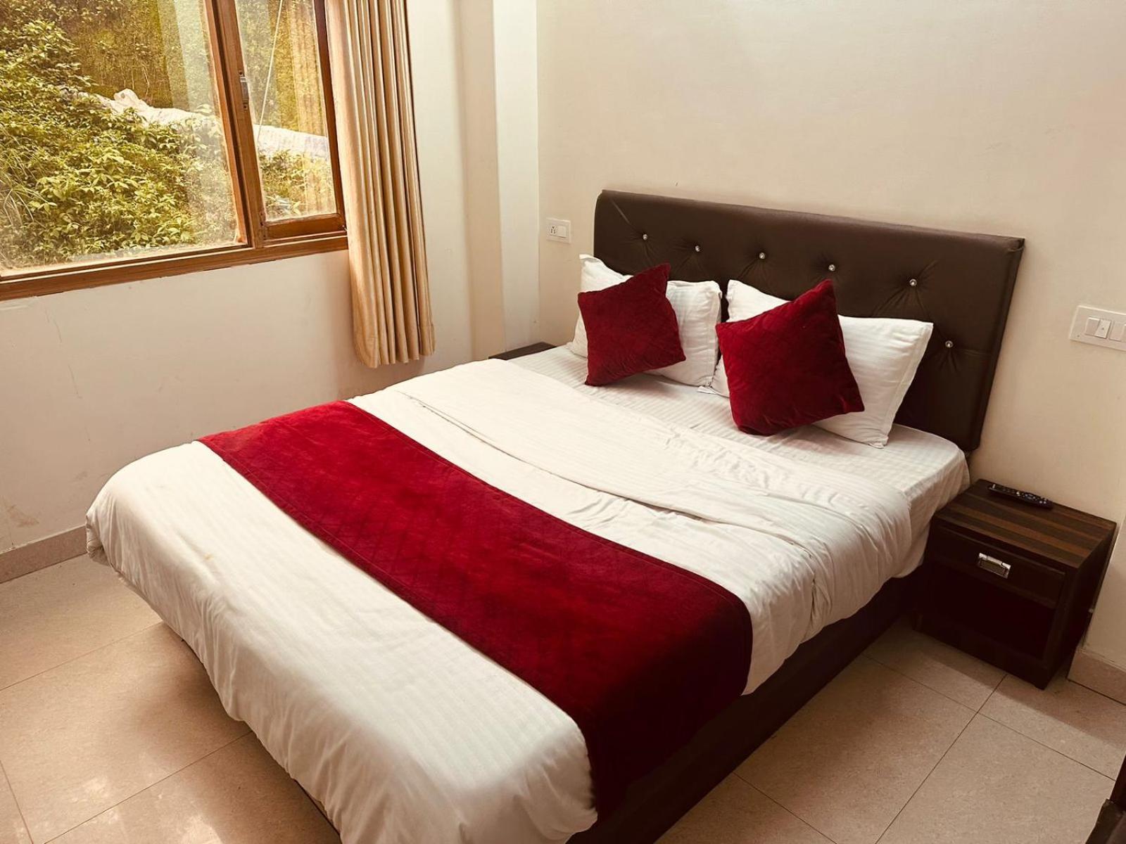 Homestay The Asha Residency - Majestic Mountain View , Shimla