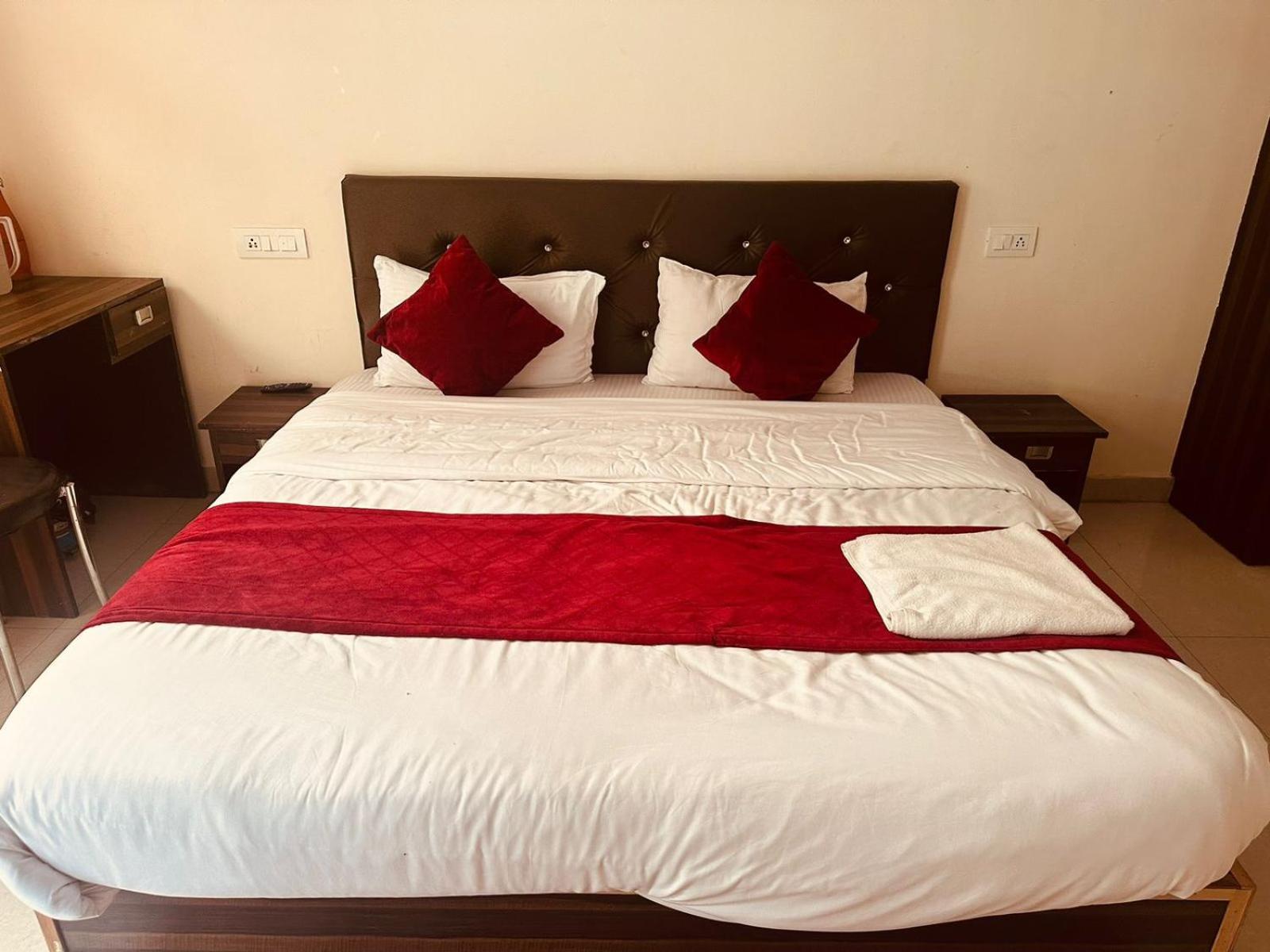 Homestay The Asha Residency - Majestic Mountain View ,